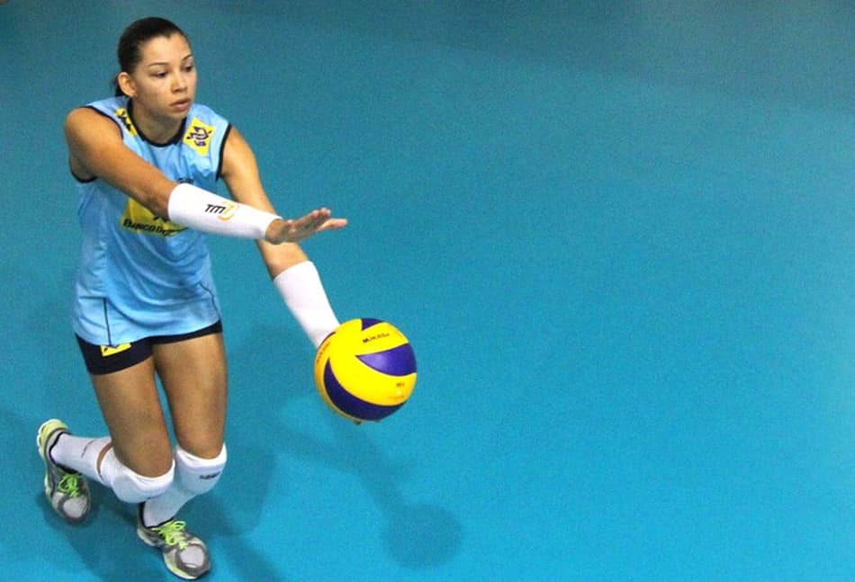 Carol é cortada da Seleção Brasileira de vôlei e está fora da Olimpíada