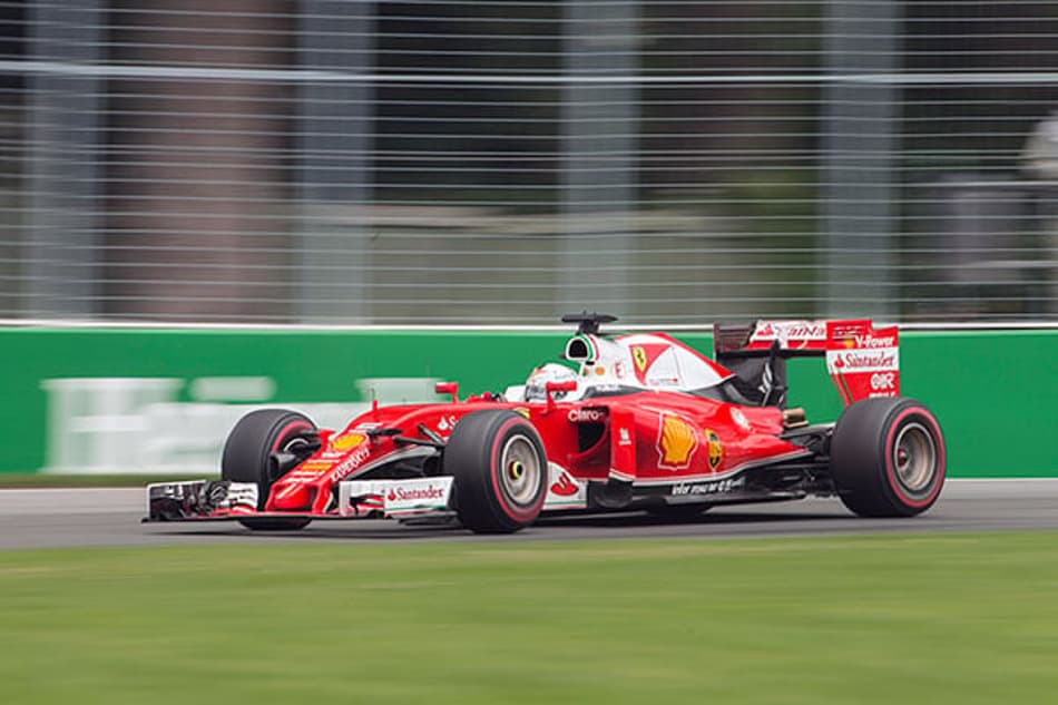 Sebastian Vettel feliz por "libertar" o potencial da Ferrari