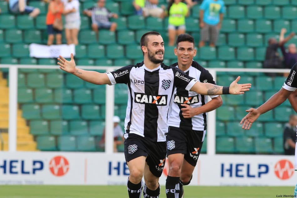 Gustavo Ermel, do Figueirense, recebeu 18 faltas em sete jogos
