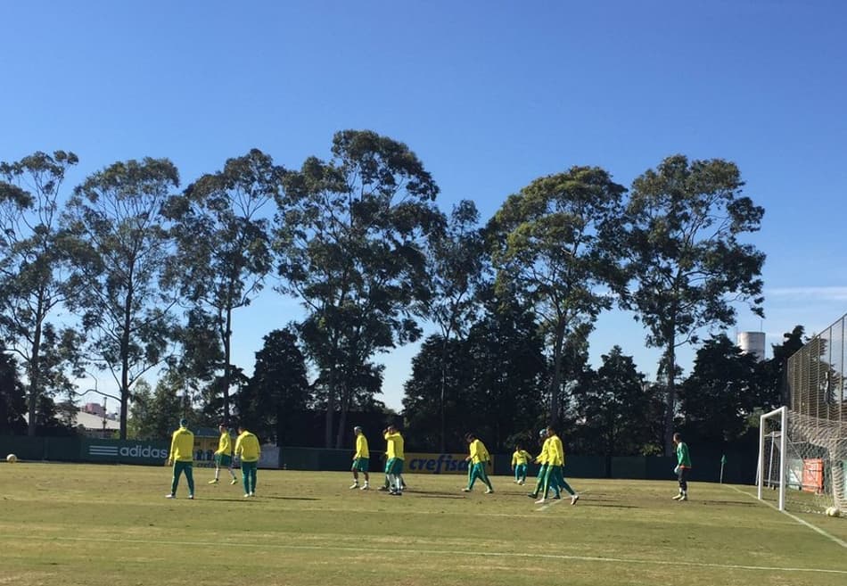 Sem Dudu e CX, Palmeiras faz rachão com pegadinha de Prass e 'confusão'