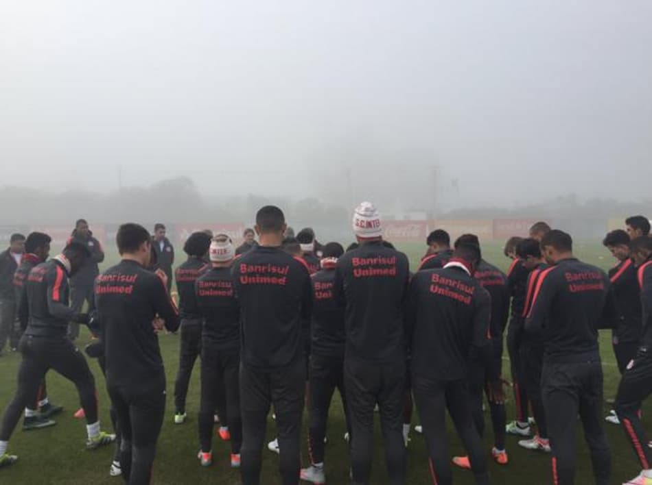 Treino do Inter tem participação de Ariel, definição da equipe e neblina