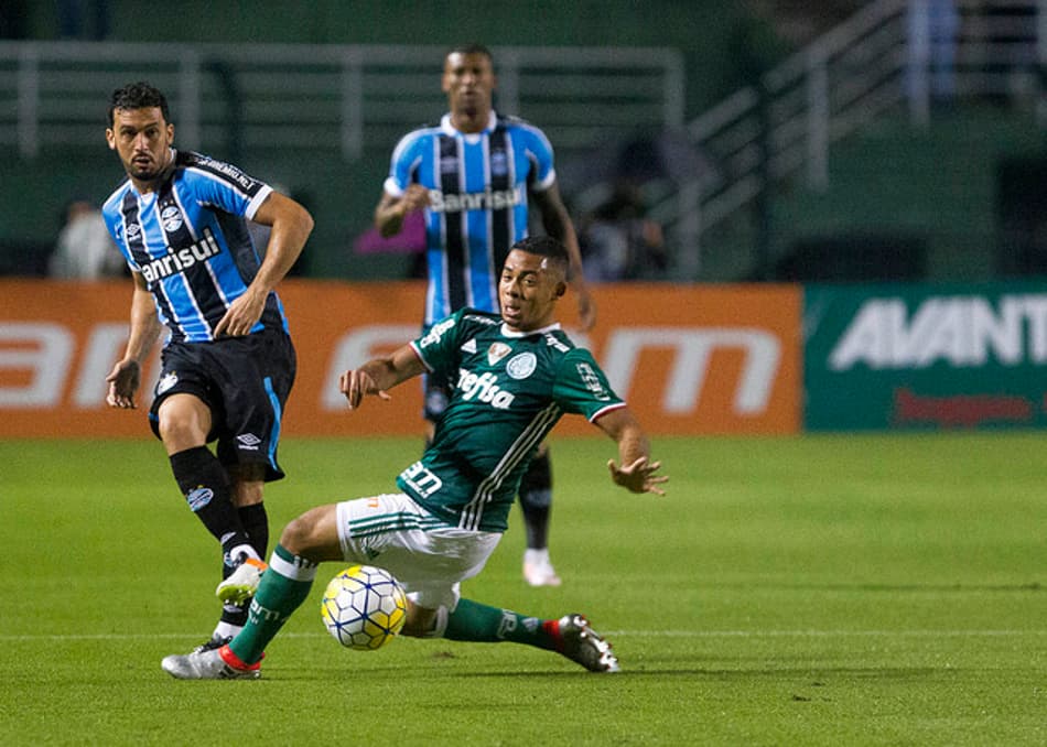 Ex-Timão conta por que chegou a desistir do futebol e quer ficar no Grêmio 'para sempre'