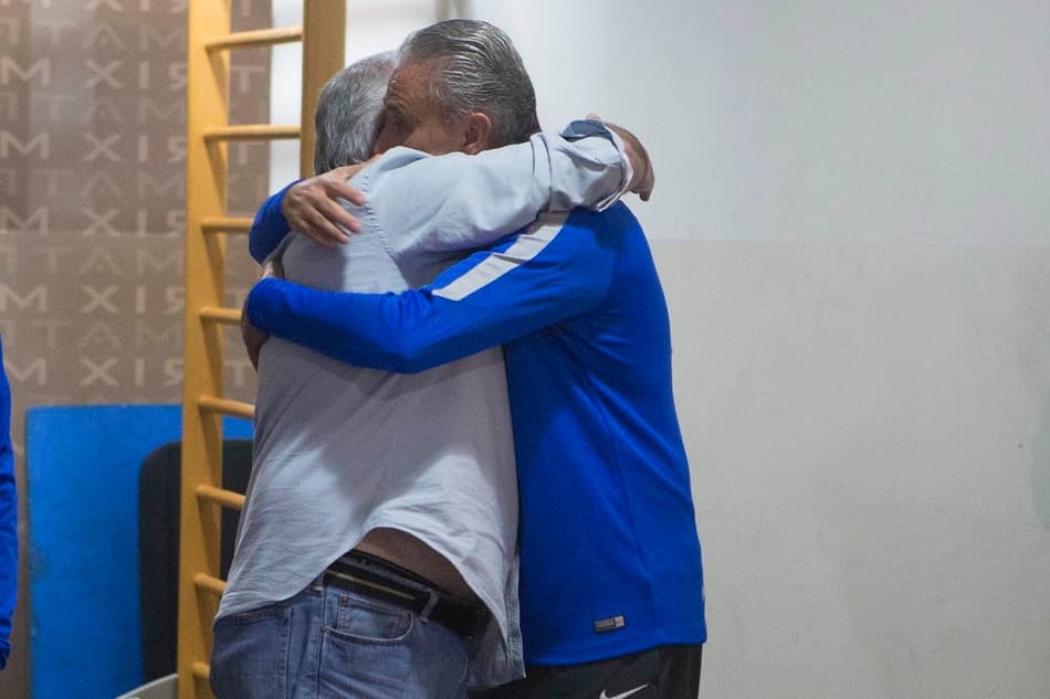 AO VIVO! Secretário-geral da CBF explica detalhes do acordo com Tite