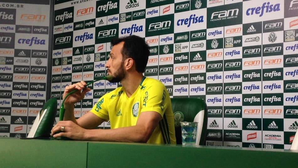 AO VIVO! Provável titular de novo, Dracena dá coletiva no Palmeiras