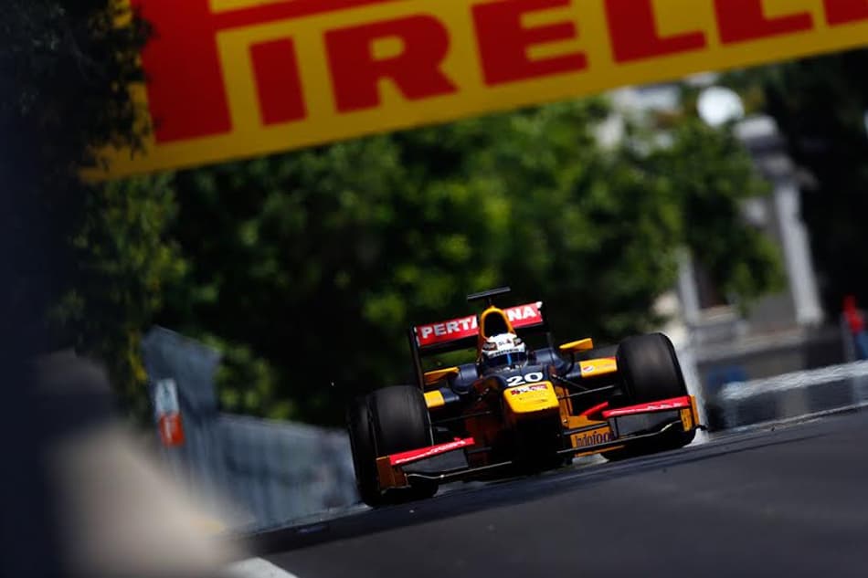 Antonio Giovinazzi vence a principal corrida da GP2 em Baku, no Azerbaijão