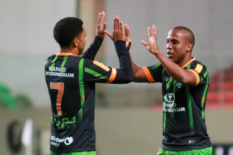 Com golaço de Borges, América-MG vira sobre o Coxa e deixa a lanterna