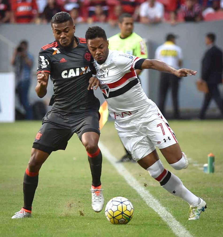 Michel não entende expulsão de Calleri, e valoriza empate do Tricolor