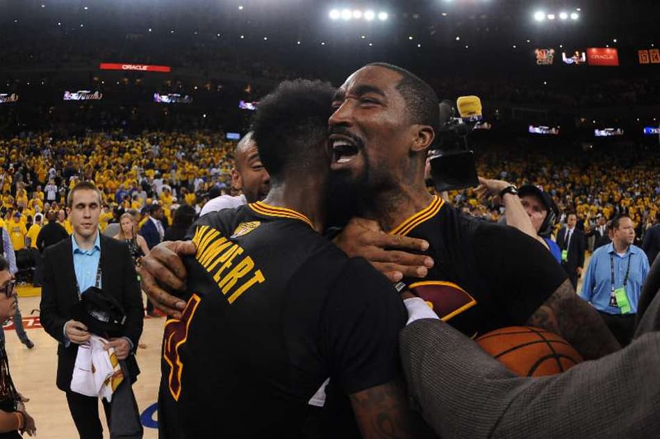 Polêmico ala-armador emociona em coletiva após conquista do Cavs