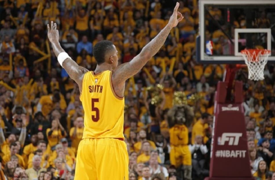 Campeão da NBA, J.R. Smith se emociona e dedica título da NBA aos pais