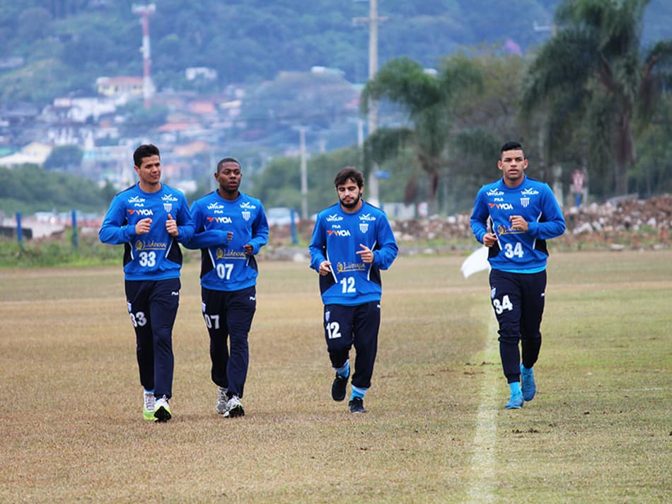 Incomodado, lateral do Avaí espera recuperação diante do Atlético-GO