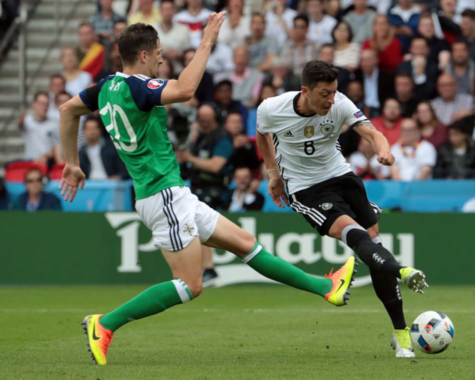 AGORA! Alemanha defende a liderança do grupo em duelo com a Irlanda do Norte