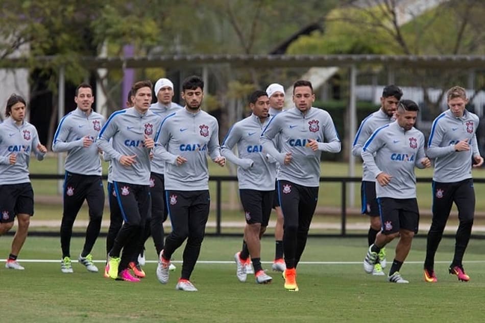 ‘Elenco do Timão não é pequeno, mas desequilibrado. E a base, Cristóvão?’