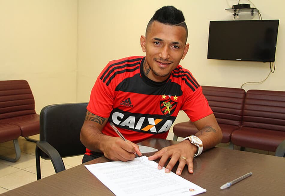 Rogério é regularizado pelo Sport e pode estrear domingo