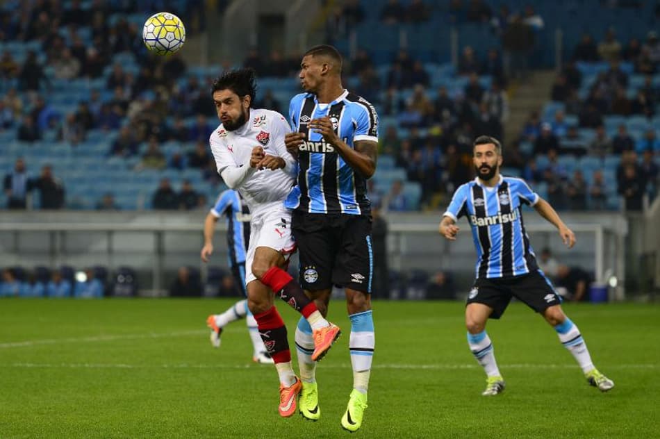 TEMPO REAL! Grêmio recebe o Vitória em Porto Alegre