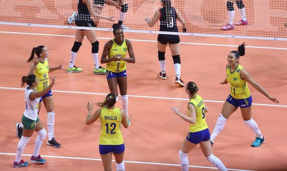 Sheilla diz que Seleção de Vôlei está bem, e lamenta atentado em Istambul