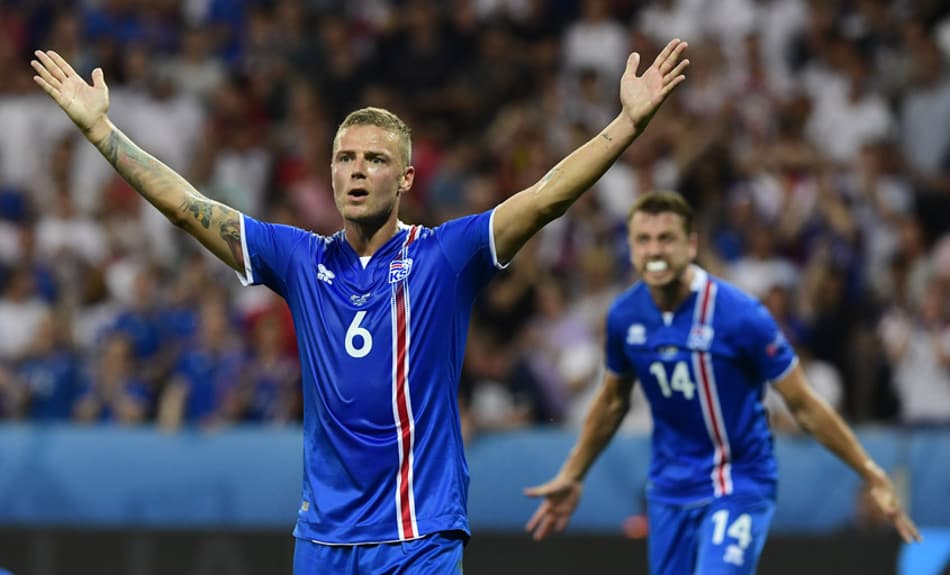 Procura por camisa da Islândia aumenta em 1.800%; uniformes 'somem' das lojas