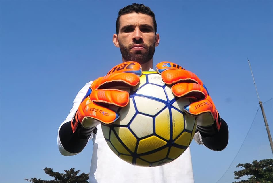 TEMPO REAL! Goleiro Vanderlei dá entrevista coletiva no Santos