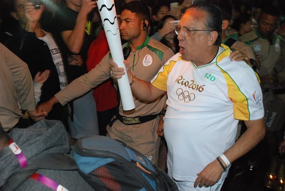 Gari, medalhistas e Galvão fazem a festa da chama olímpica em Londrina
