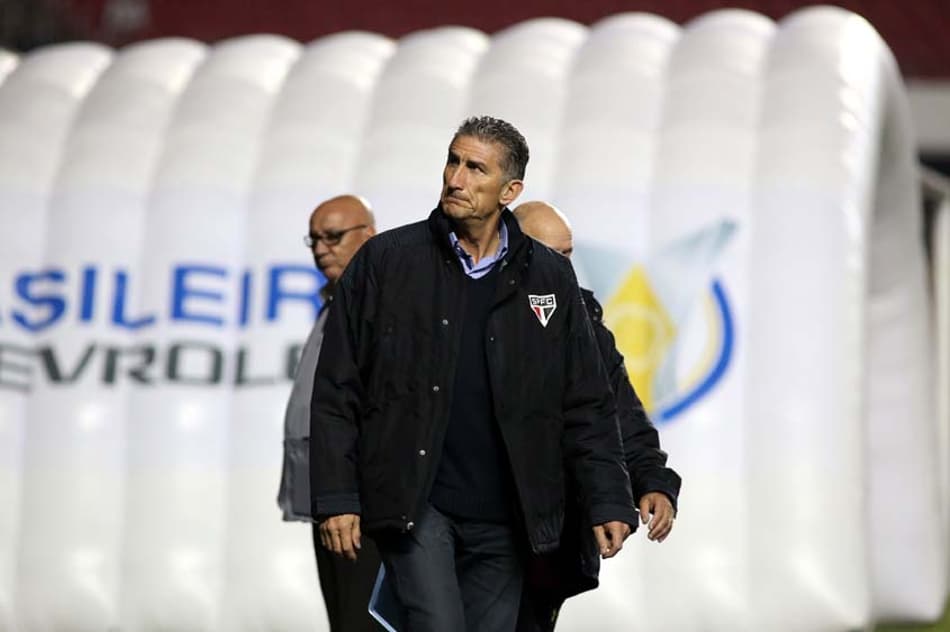 Bauza adota cautela sobre compra de Maicon: ‘Há princípio de acordo’