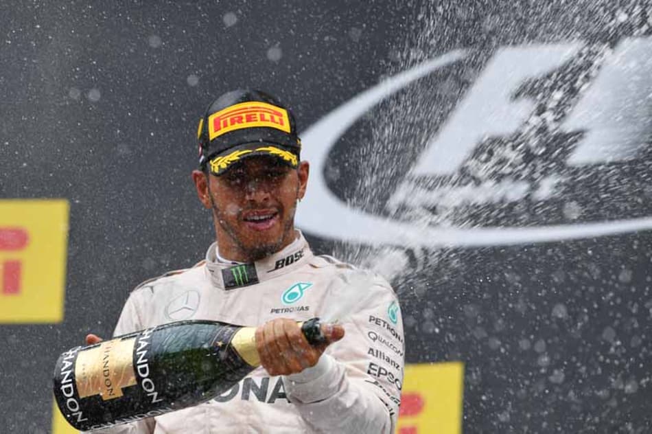 Hamilton passa Rosberg na última volta e vence GP da Áustria