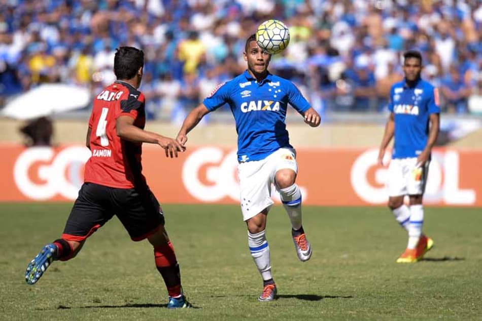 Com um a menos, Vitória arranca empate com Cruzeiro no Mineirão