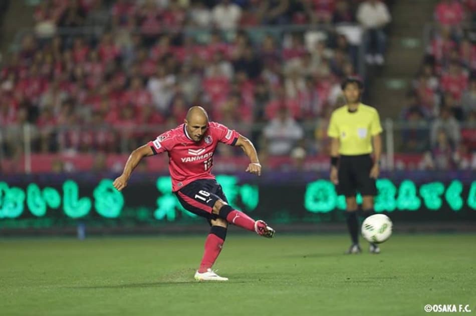 Bruno Meneghel marca e ajuda em goleada do Cerezo Osaka na Liga J2