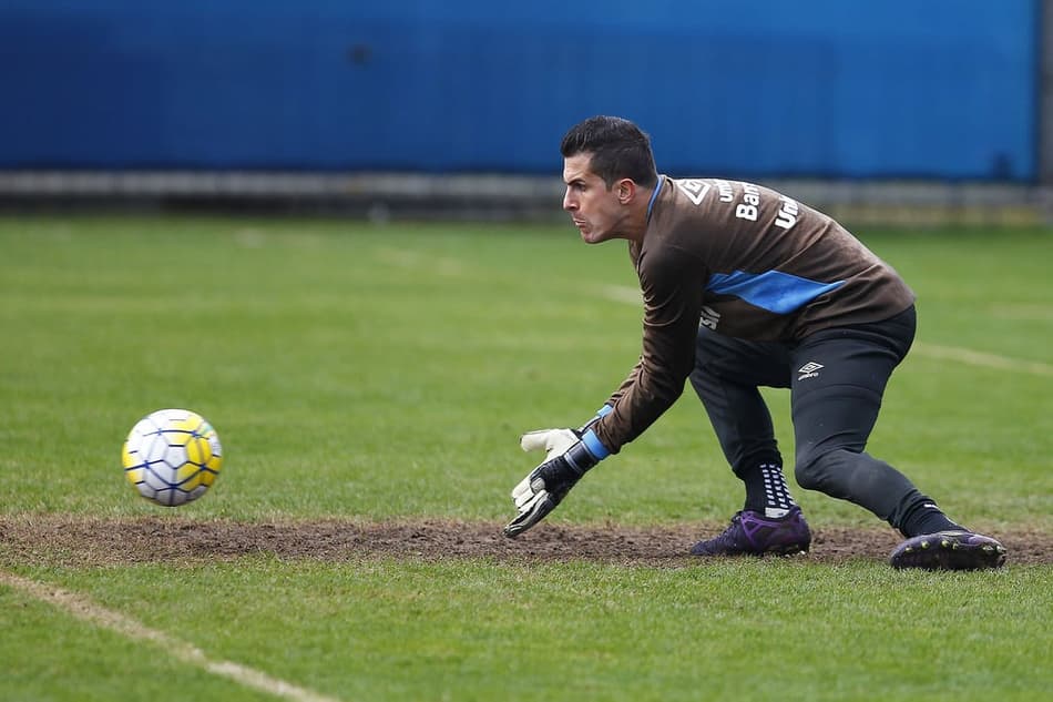 Roger desenha time que pega o Flamengo