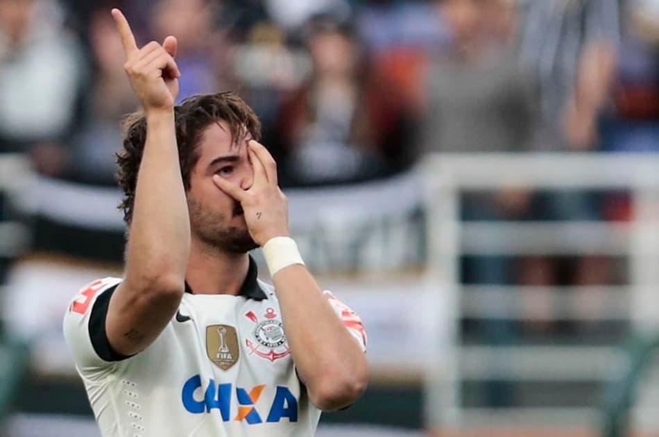 Tem vaga no Corinthians? Veja os números de Alexandre Pato no último Brasileirão