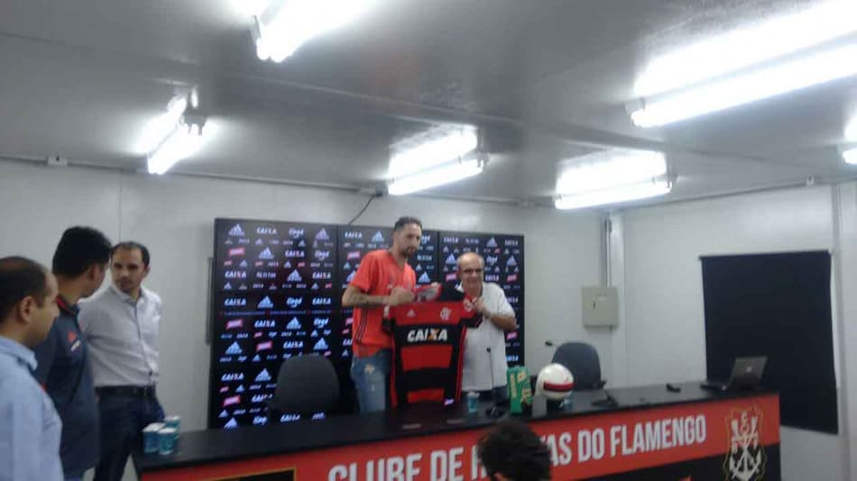 Donatti é apresentado no Flamengo. Veja o que rolou na coletiva