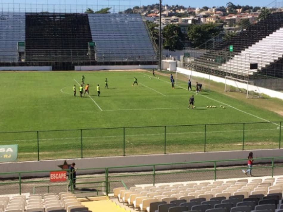 Lindoso aprova gramado da Arena Botafogo e lembra vento forte da Ilha