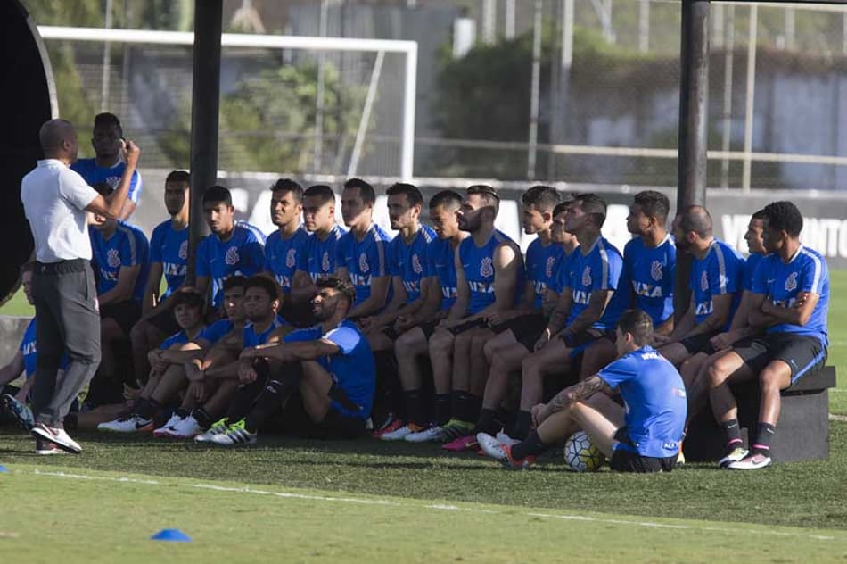 AGORA! Corinthians treina agora em dia de apresentação de atacante