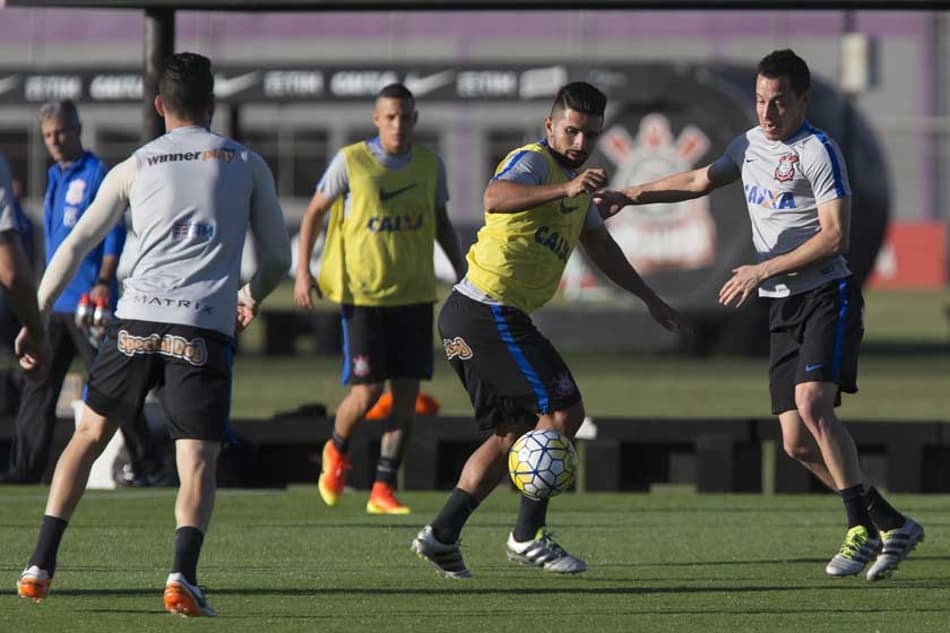 AO VIVO! Corinthians faz último treino antes de pegar a Chapecoense