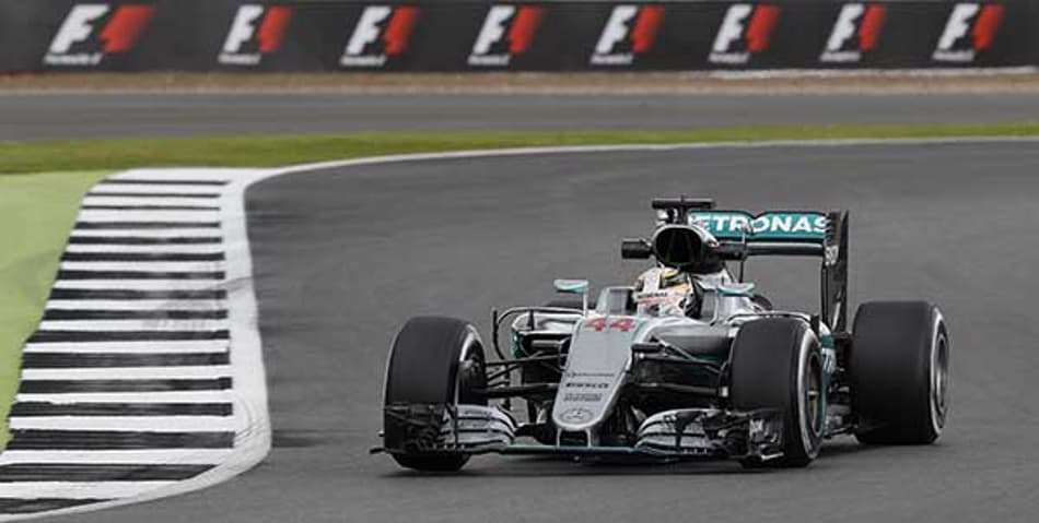 Hamilton é o mais rápido na primeira sessão de treinos em Silverstone
