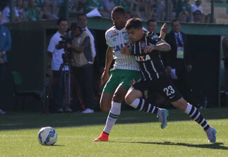 Último jogo: Chapecoense 3 x 1 Corinthians (30/8/2015, Arena Condá)