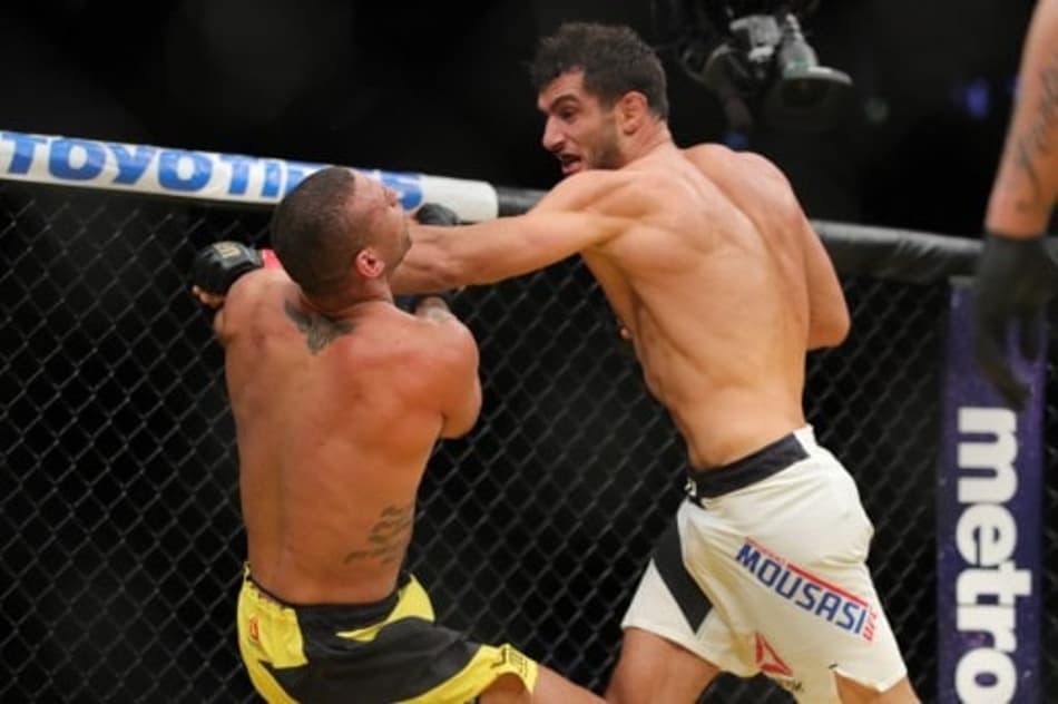 Mousasi revela que UFC garantiu que luta contra Cormier seria sua