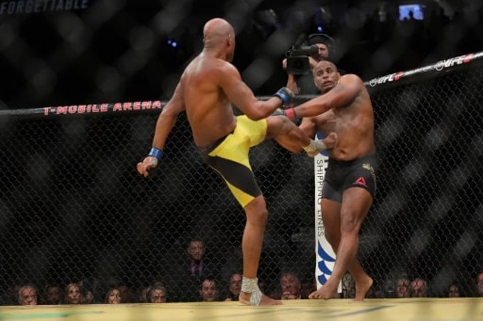 Spider perde para Cormier, mas comemora ‘vitória moral’ no UFC 200