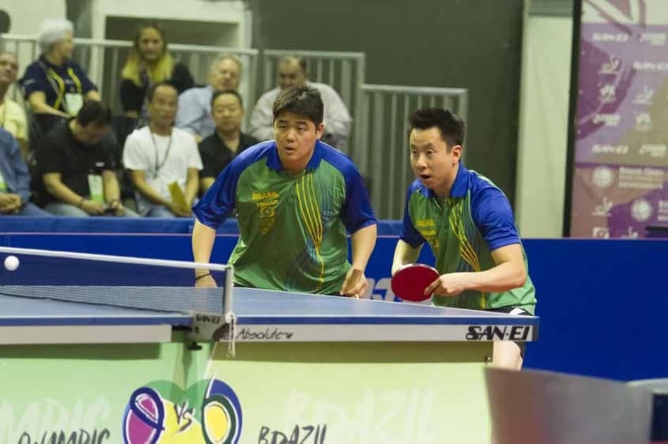 Seleção Brasileira faz bonito e vence lendas em desafio de tênis de mesa