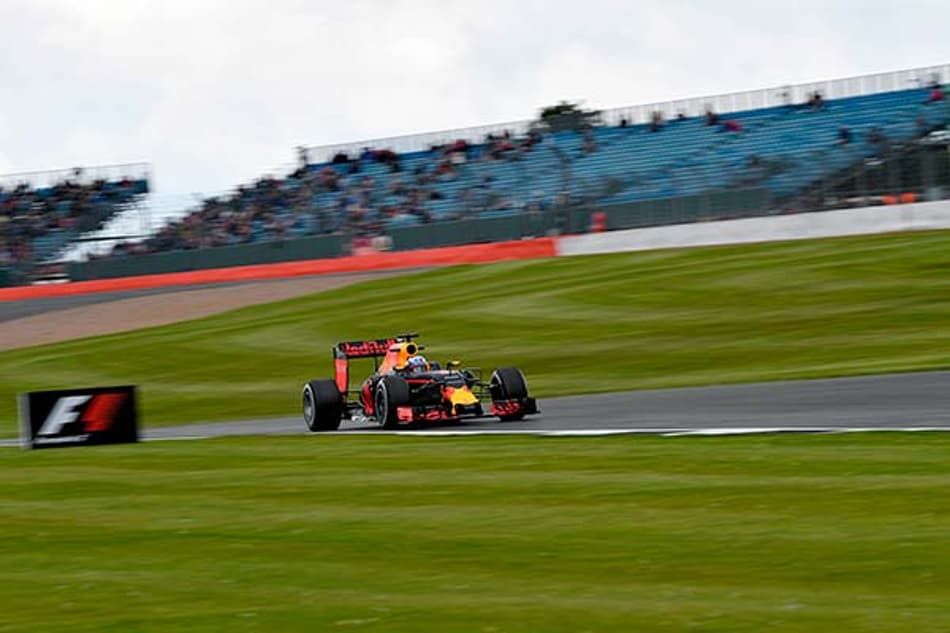 Ricciardo lamenta "falta de sorte" com o Safety Car Virtual