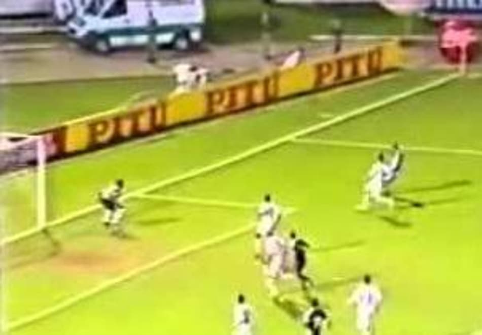 Vasco eliminou o Santa Cruz duas vezes na Copa do Brasil. Romário brilhou em 2002