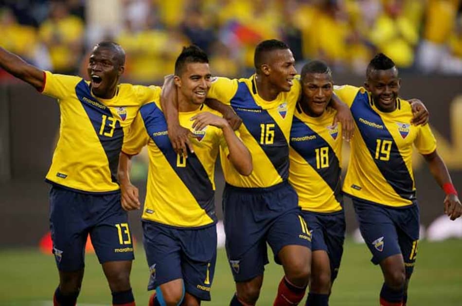 Jorge Célico convoca 30 jogadores para duelos decisivos do Equador nas Eliminatórias