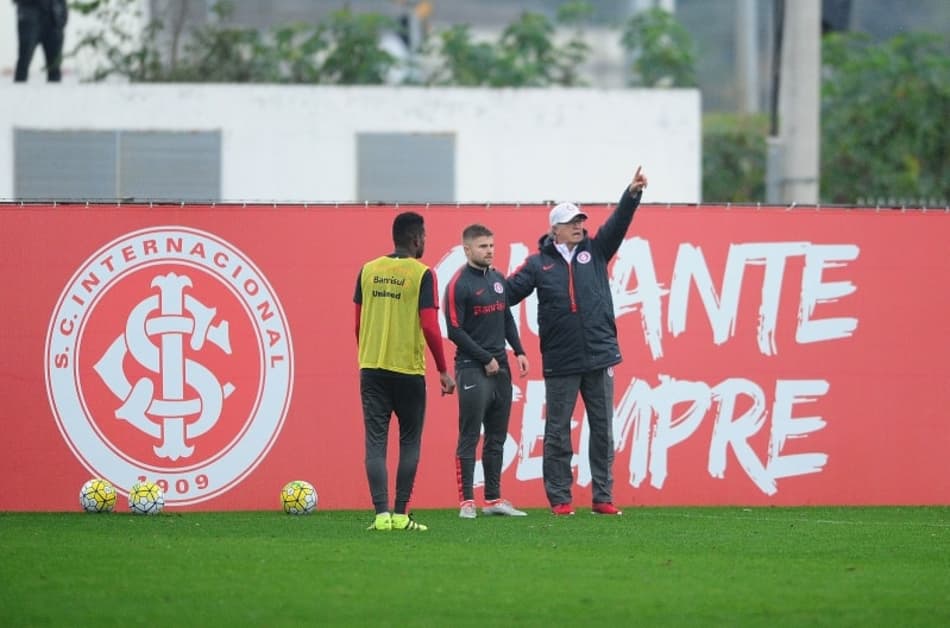 Falcão encaminha time do Inter que enfrentará o líder Palmeiras
