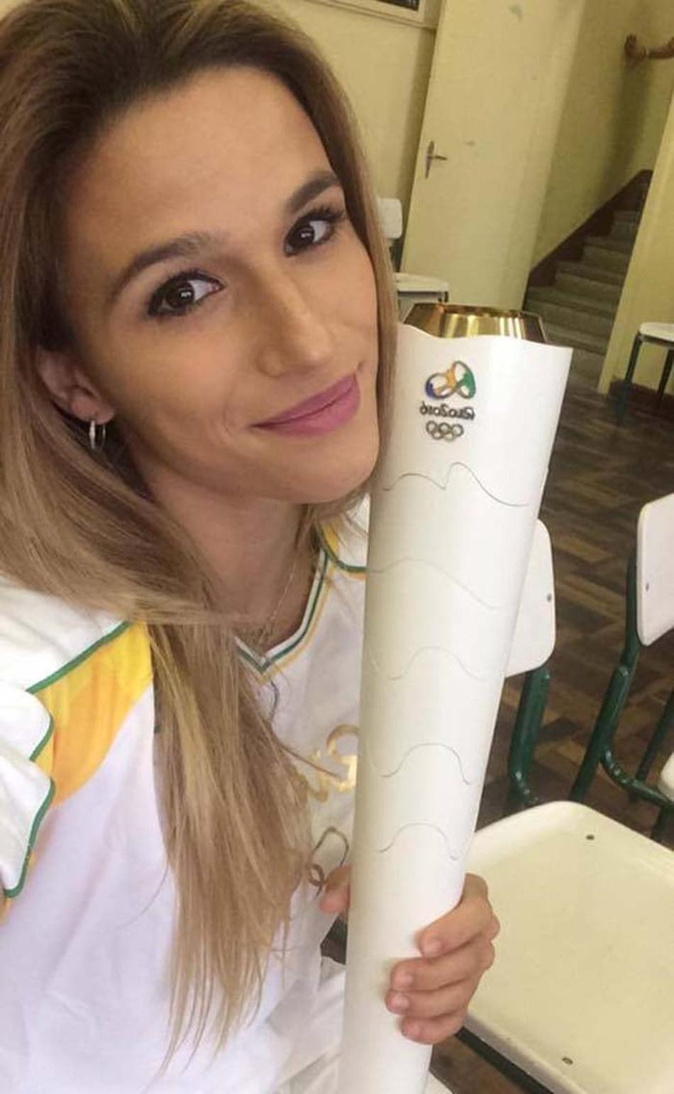 Jade Barbosa participa de revezamento da Tocha