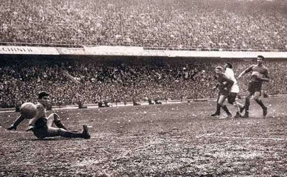 Em 1963, o Santos, de Pelé, bateu o Boca Juniors por 2 a 1 na Bombonera na final da Copa Libertadores