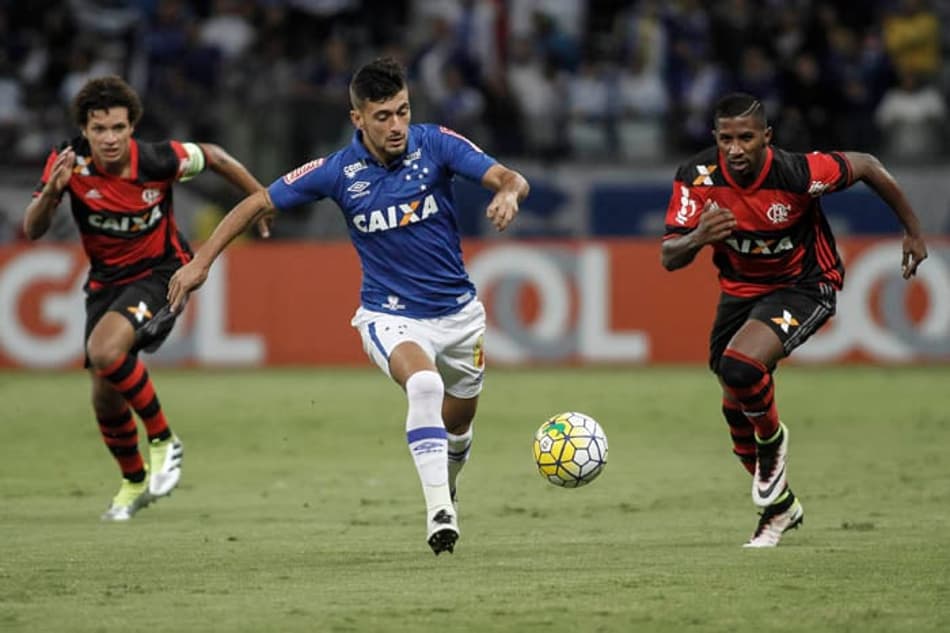 Vibrar com vitória do rival? Brasileirão mostra que tudo é possível na reta final
