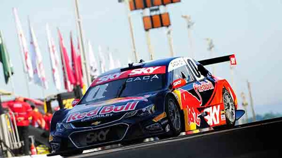 Em um treino conturbado, Cacá Bueno fica com a pole em Cascavel