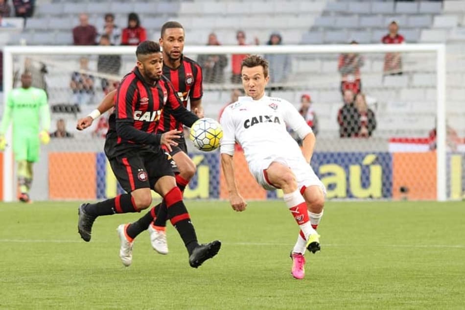 Atlético-PR decepciona e empata com o Vitória na Arena da Baixada