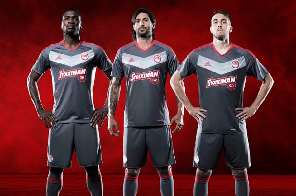 Olympiacos tem novo uniforme reserva para temporada