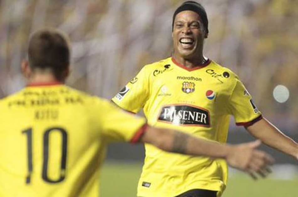 Ronaldinho pode acertar com novo clube. Siga o vaivém internacional