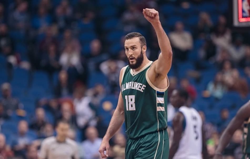 Miles Plumlee fecha renovação com o Milwaukee Bucks até 2020