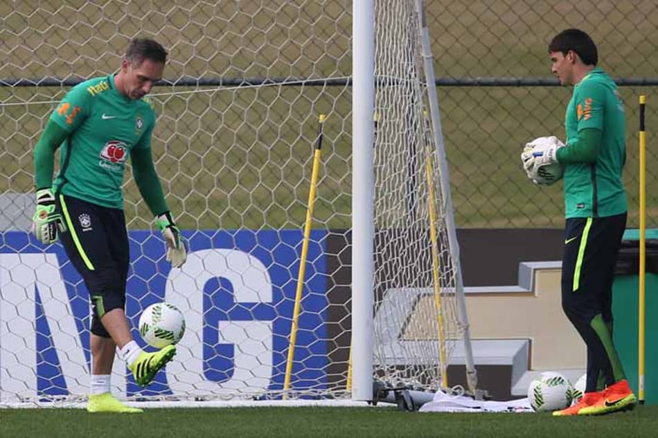 TEMPO REAL! Seleção treina com ausência do goleiro Fernando Prass